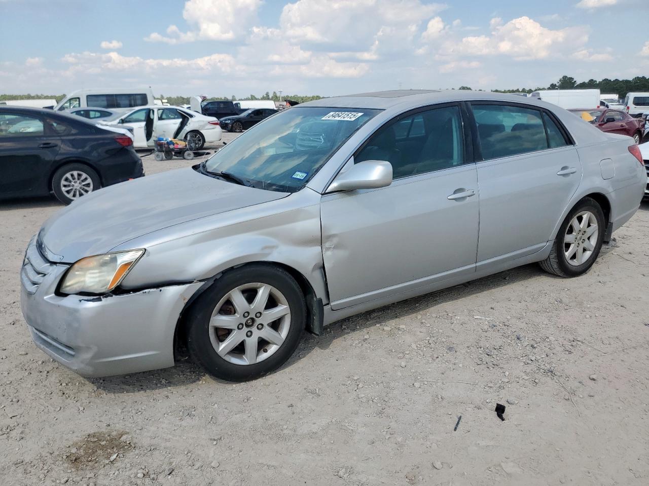 2005 TOYOTA Avalon