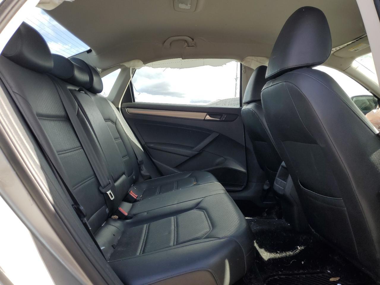 2014 VOLKSWAGEN Passat