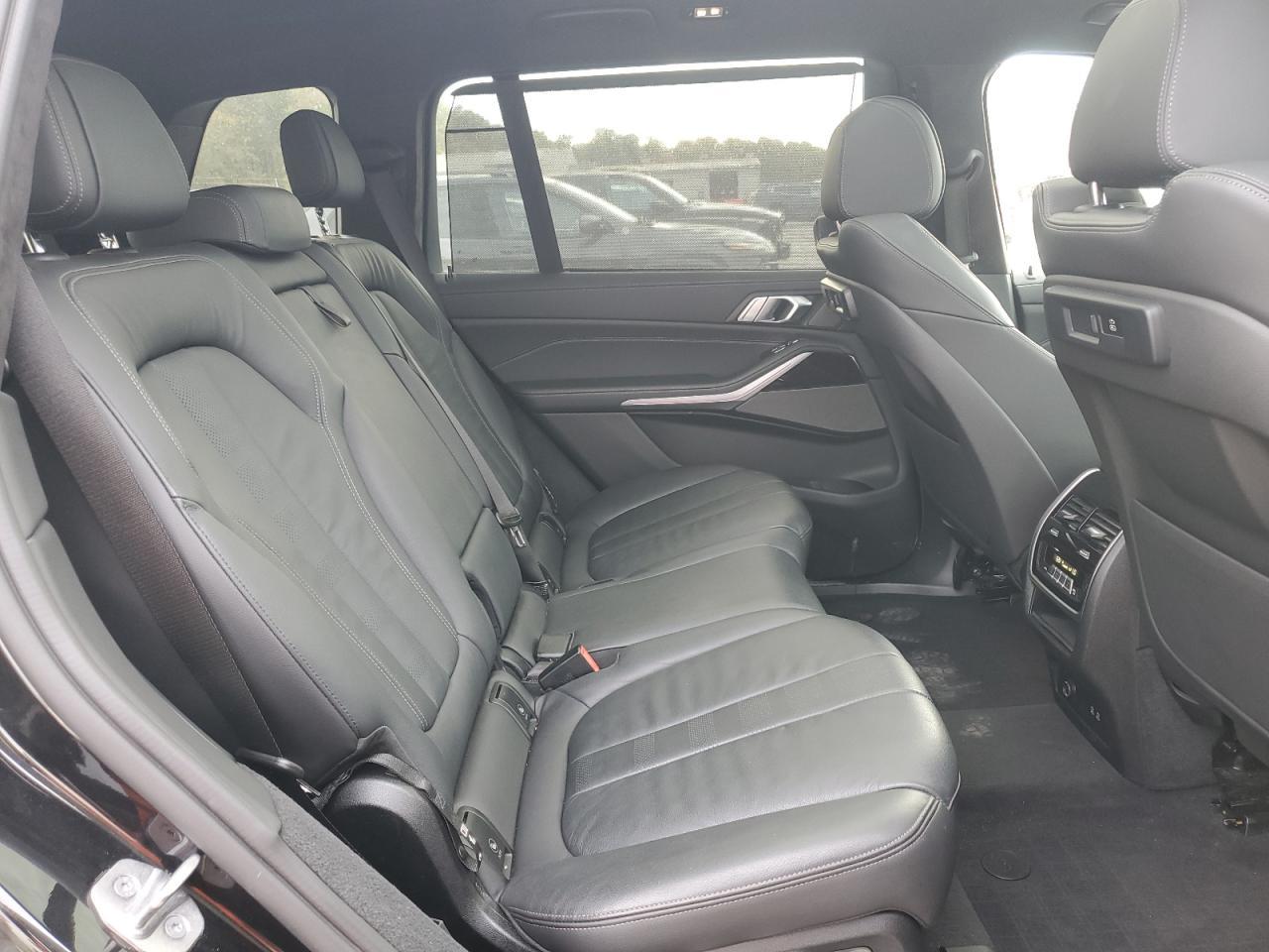 2021 BMW X7