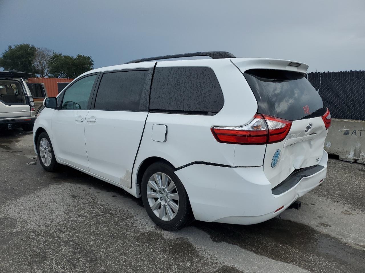 2015 TOYOTA SIENNA