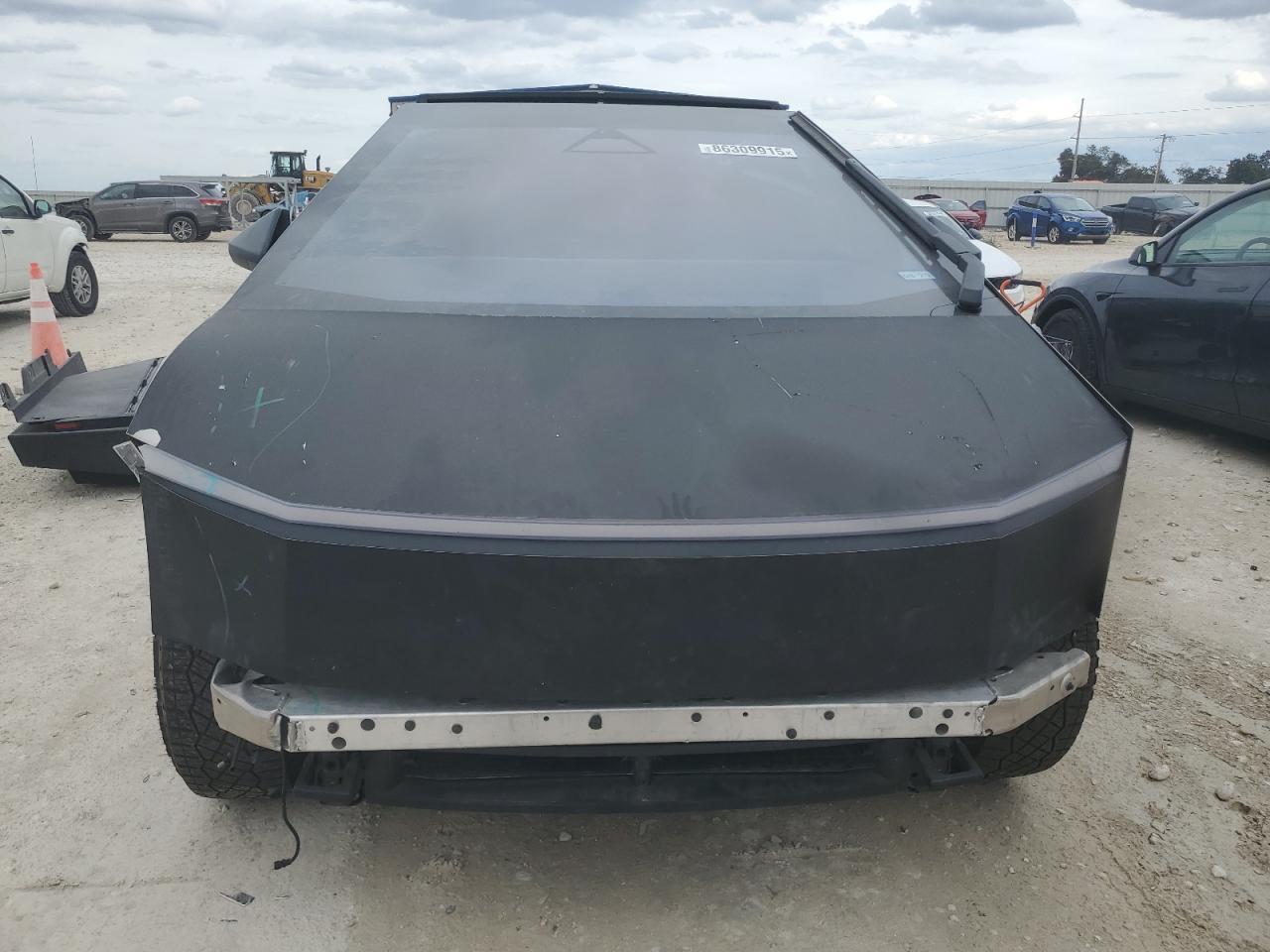 2024 TESLA Cybertruck
