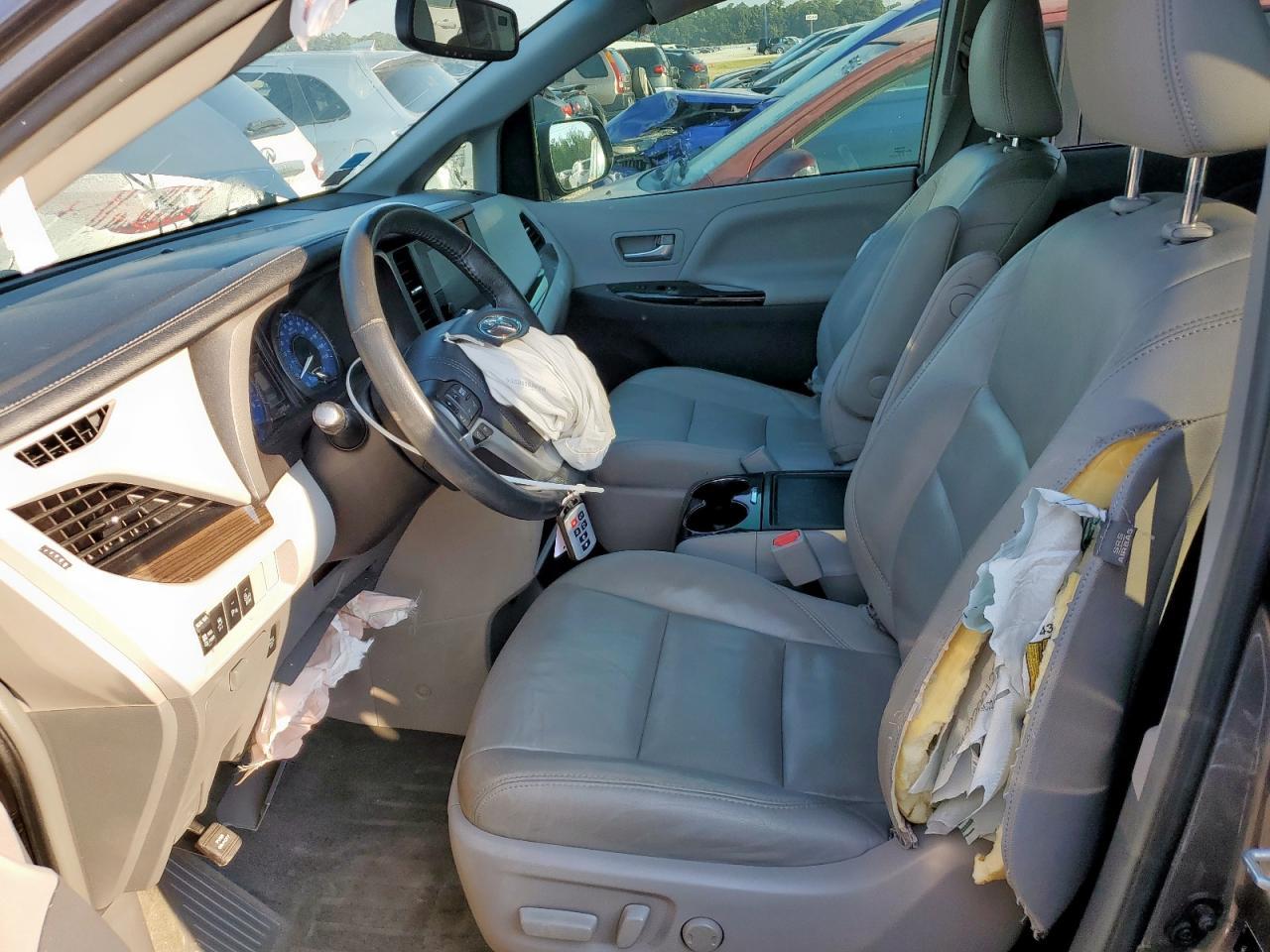 2017 TOYOTA SIENNA