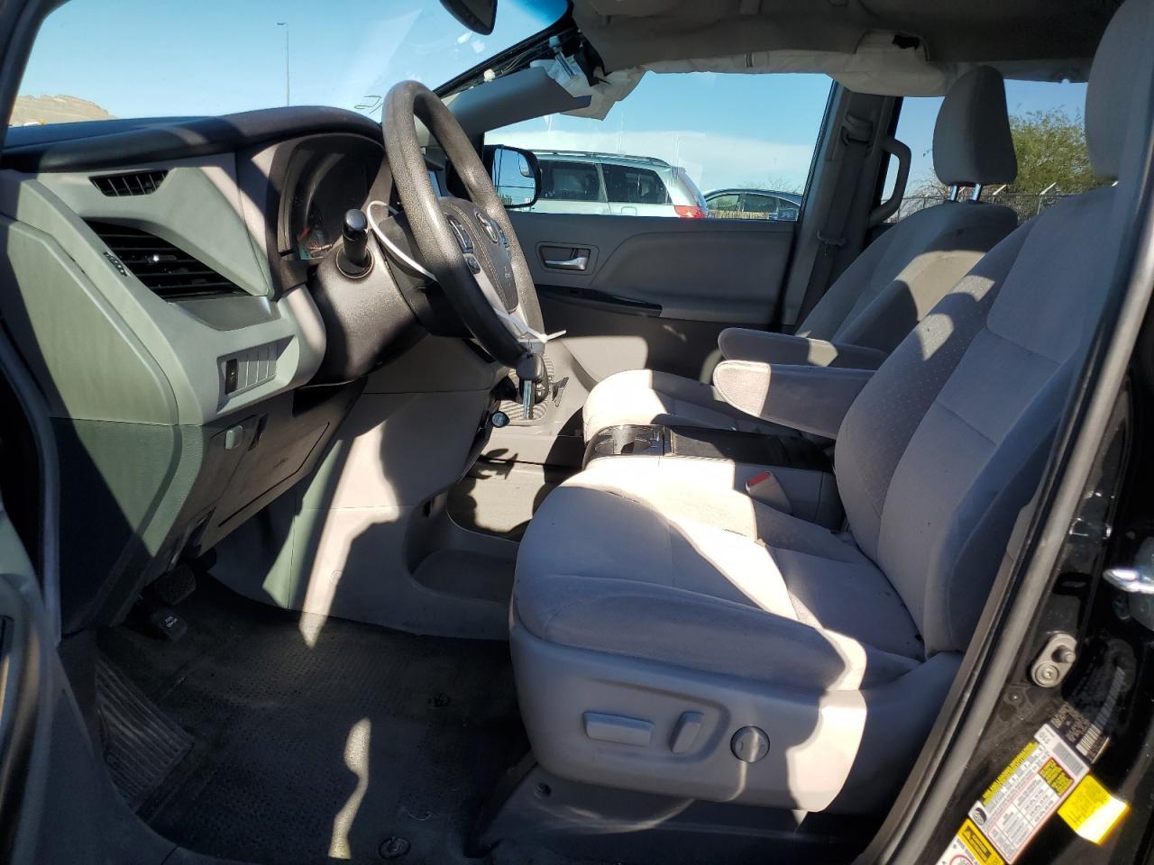 2016 TOYOTA SIENNA