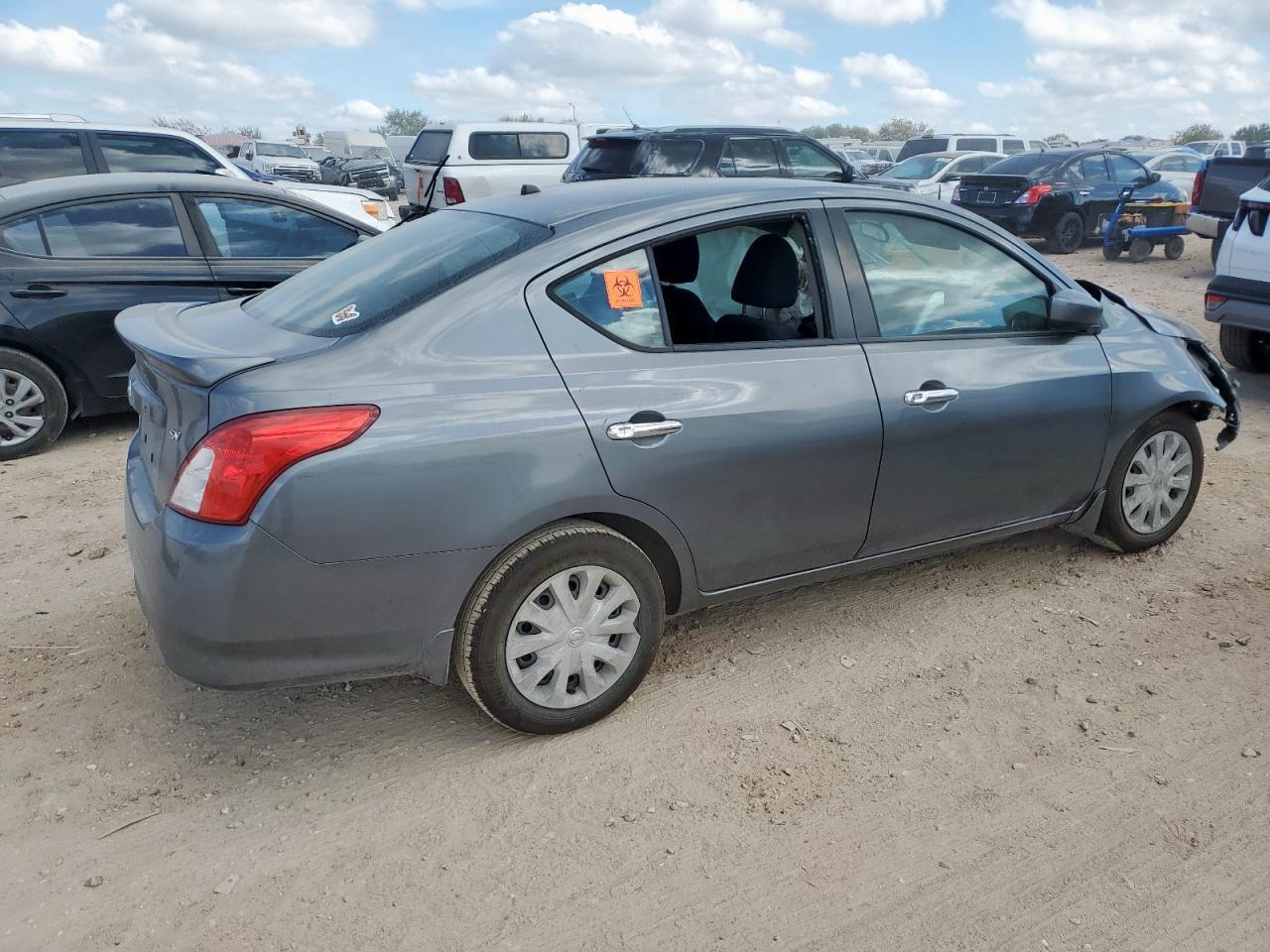 2017 NISSAN VERSA