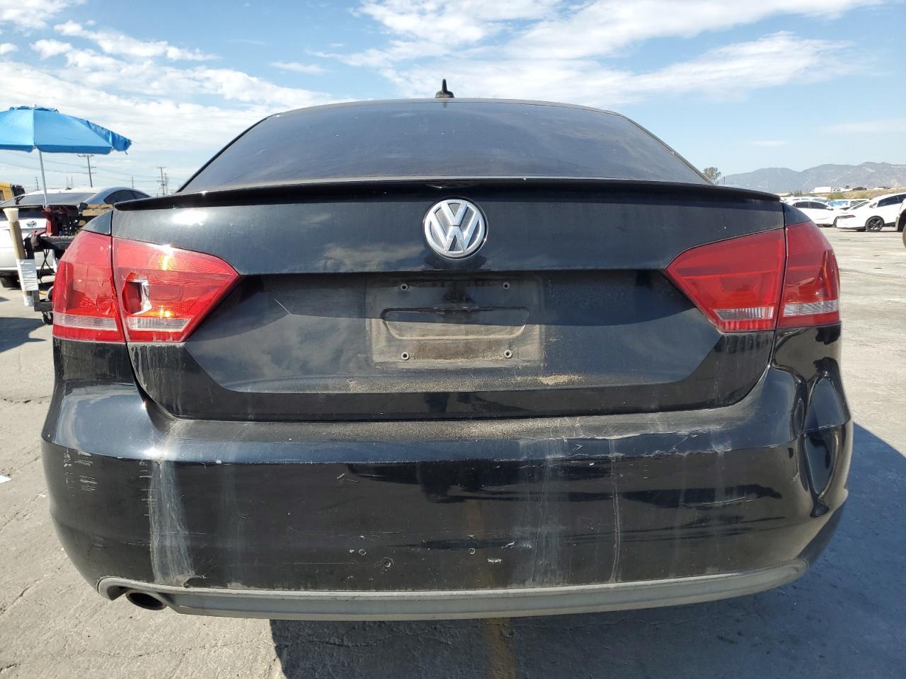 2012 VOLKSWAGEN Passat