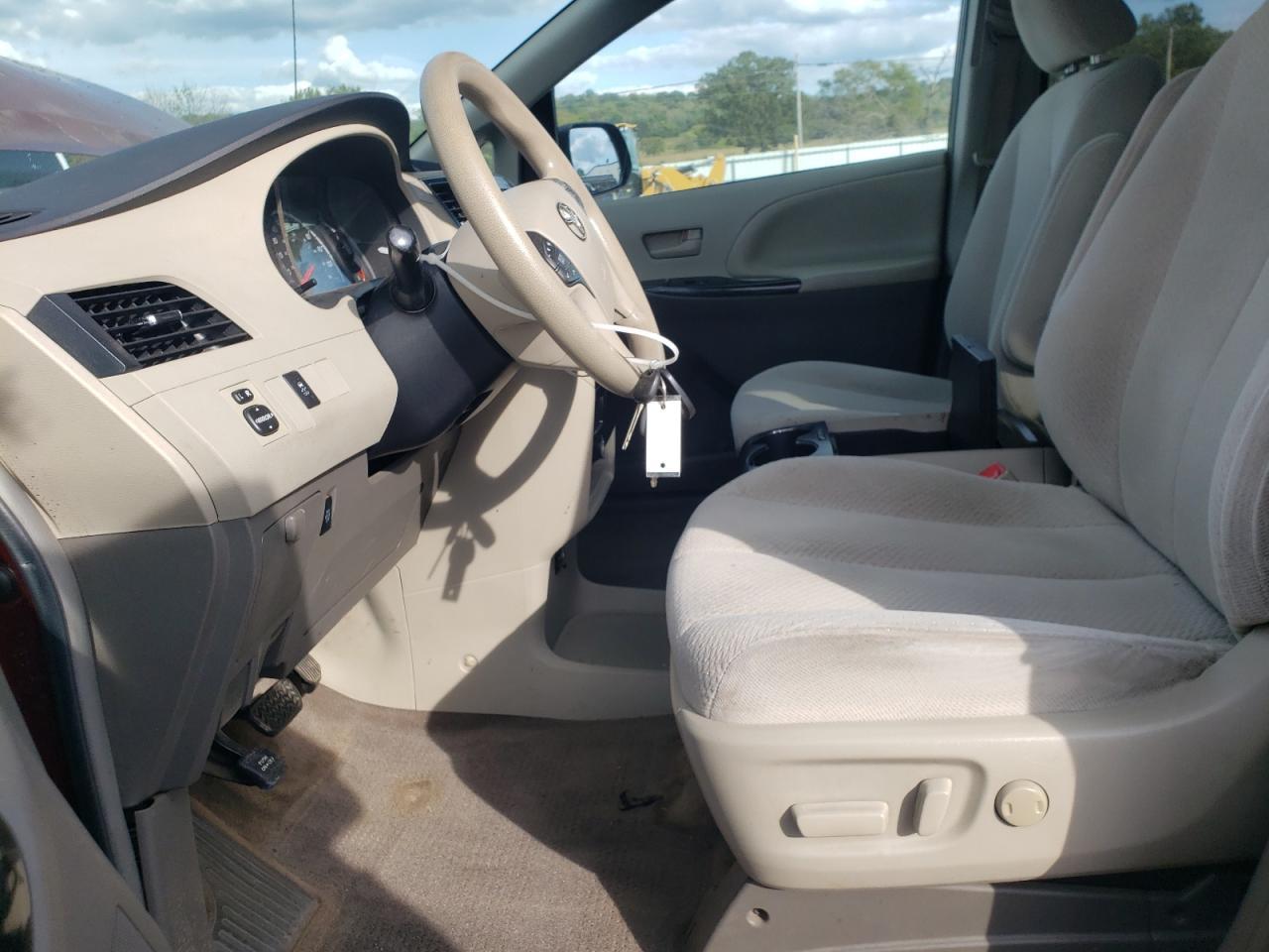 2012 TOYOTA SIENNA