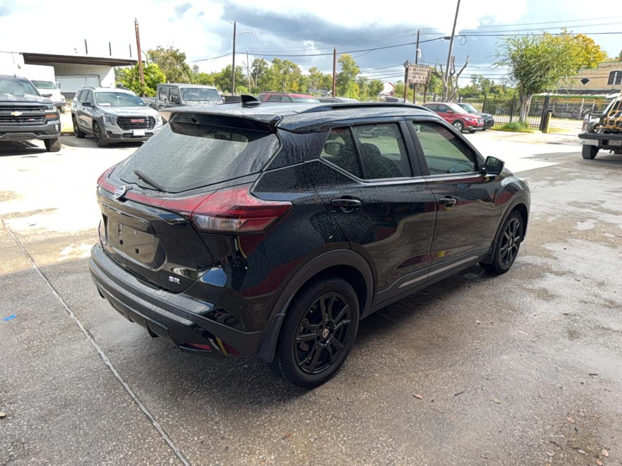 2021 NISSAN KICKS