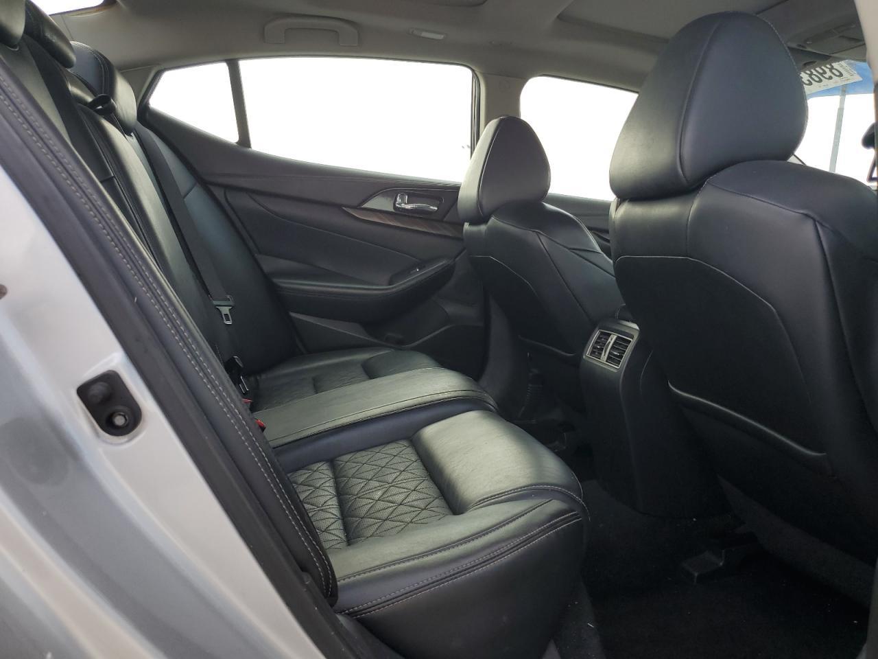 2017 NISSAN Maxima