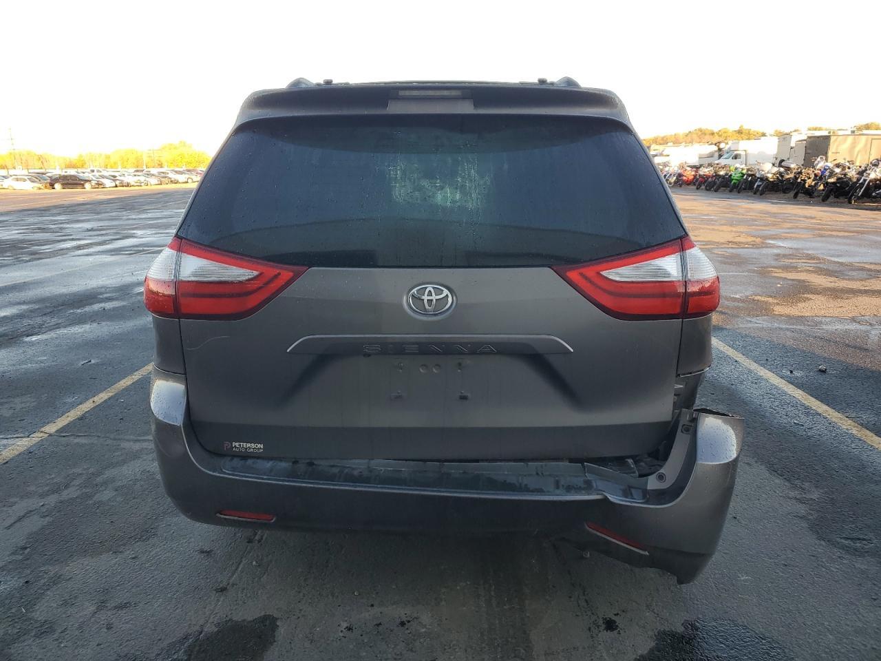 2015 TOYOTA SIENNA