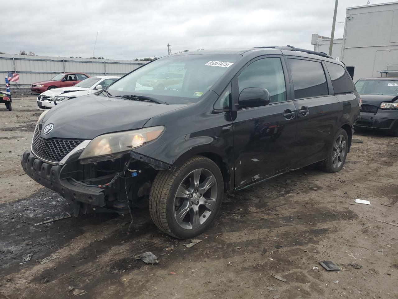 2011 TOYOTA SIENNA