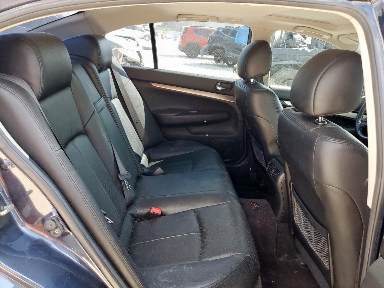 2011 INFINITI G37