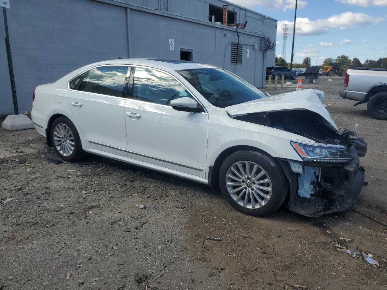 2016 VOLKSWAGEN Passat
