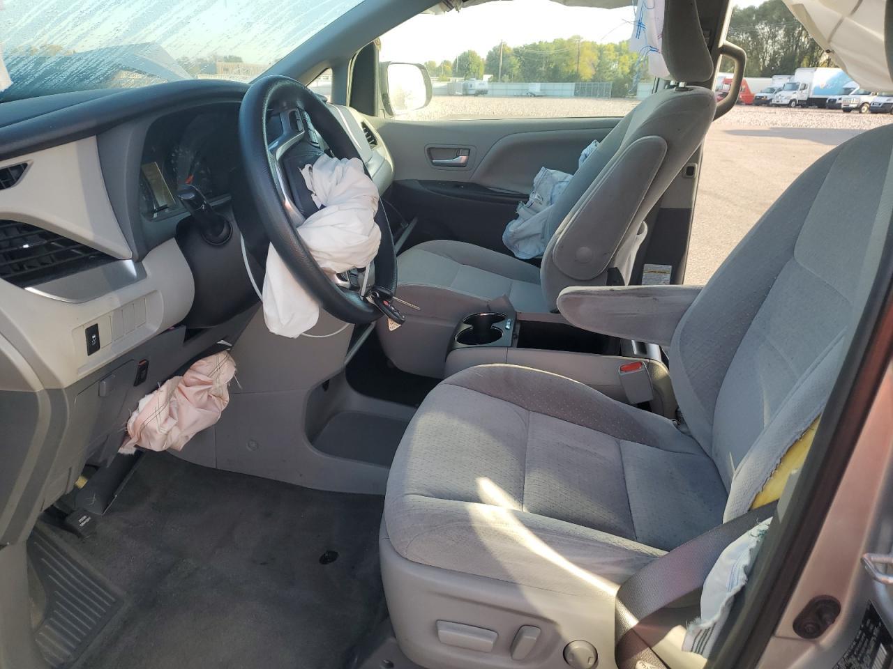 2015 TOYOTA SIENNA
