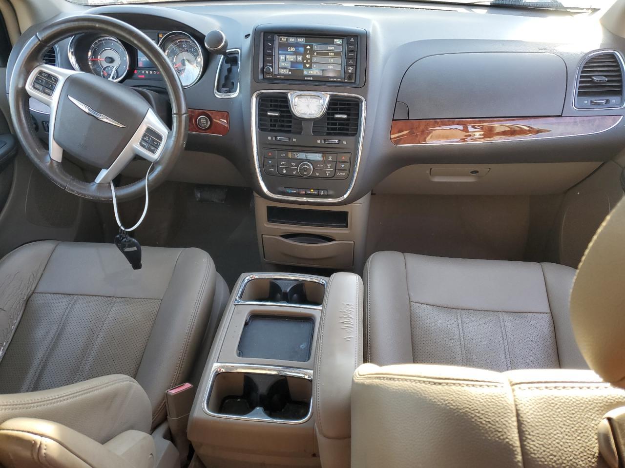2016 CHRYSLER Town & Country