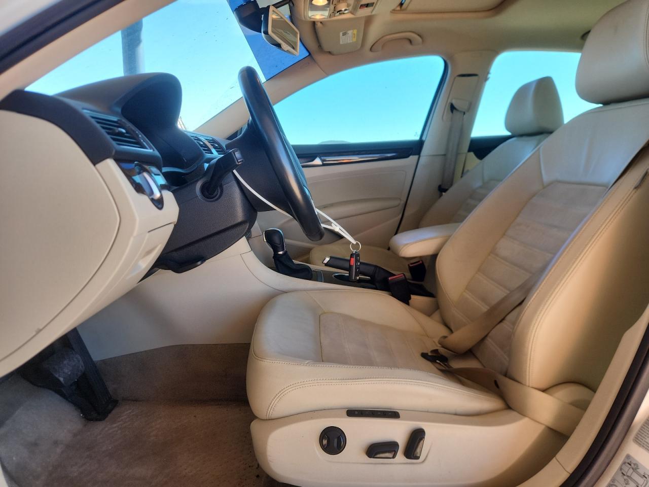 2015 VOLKSWAGEN Passat