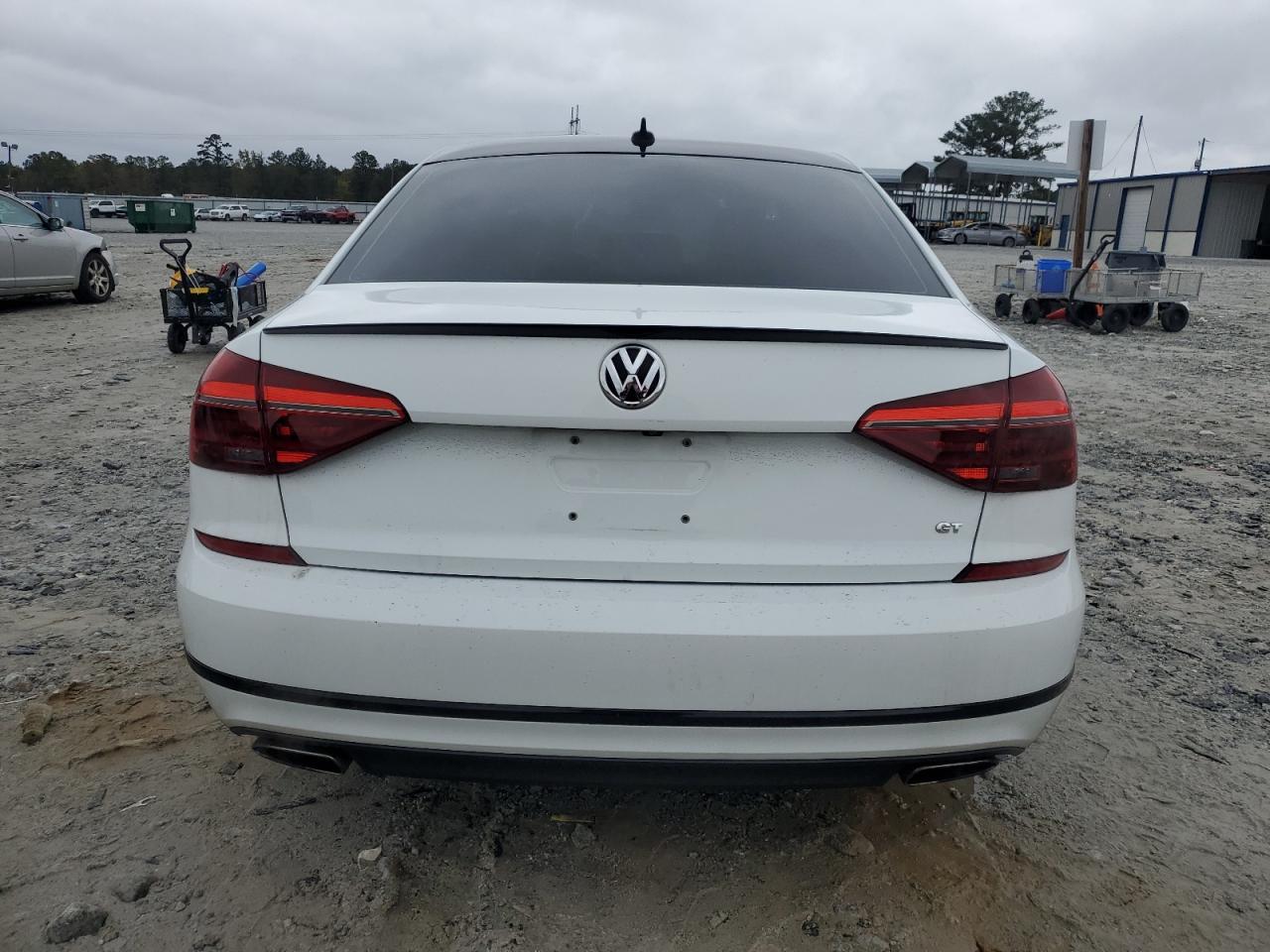 2018 VOLKSWAGEN Passat