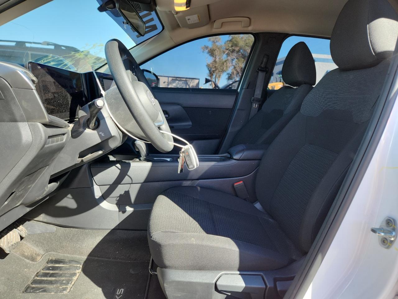 2025 NISSAN KICKS