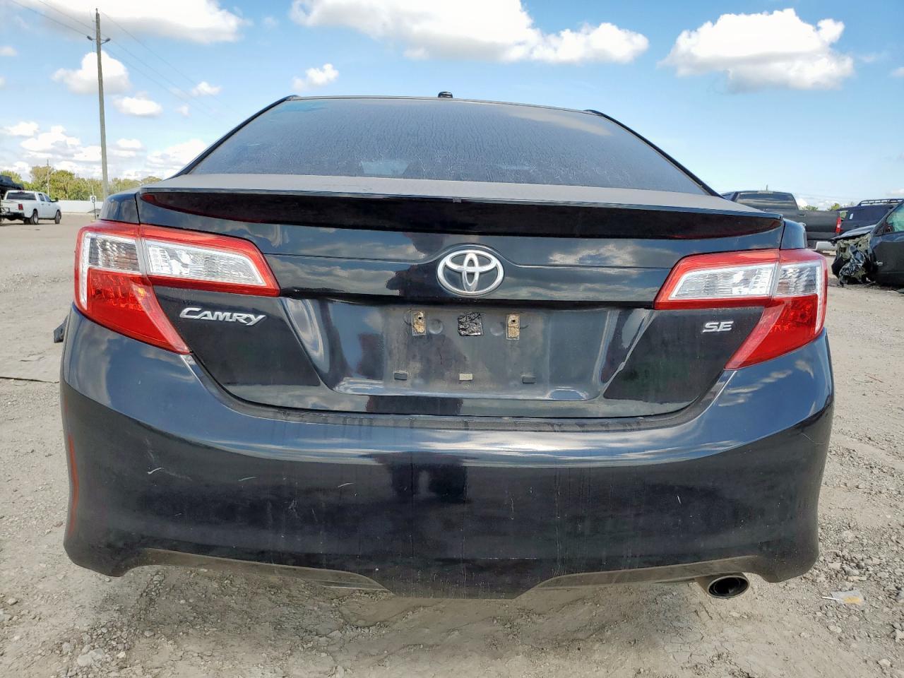 2014 TOYOTA CAMRY