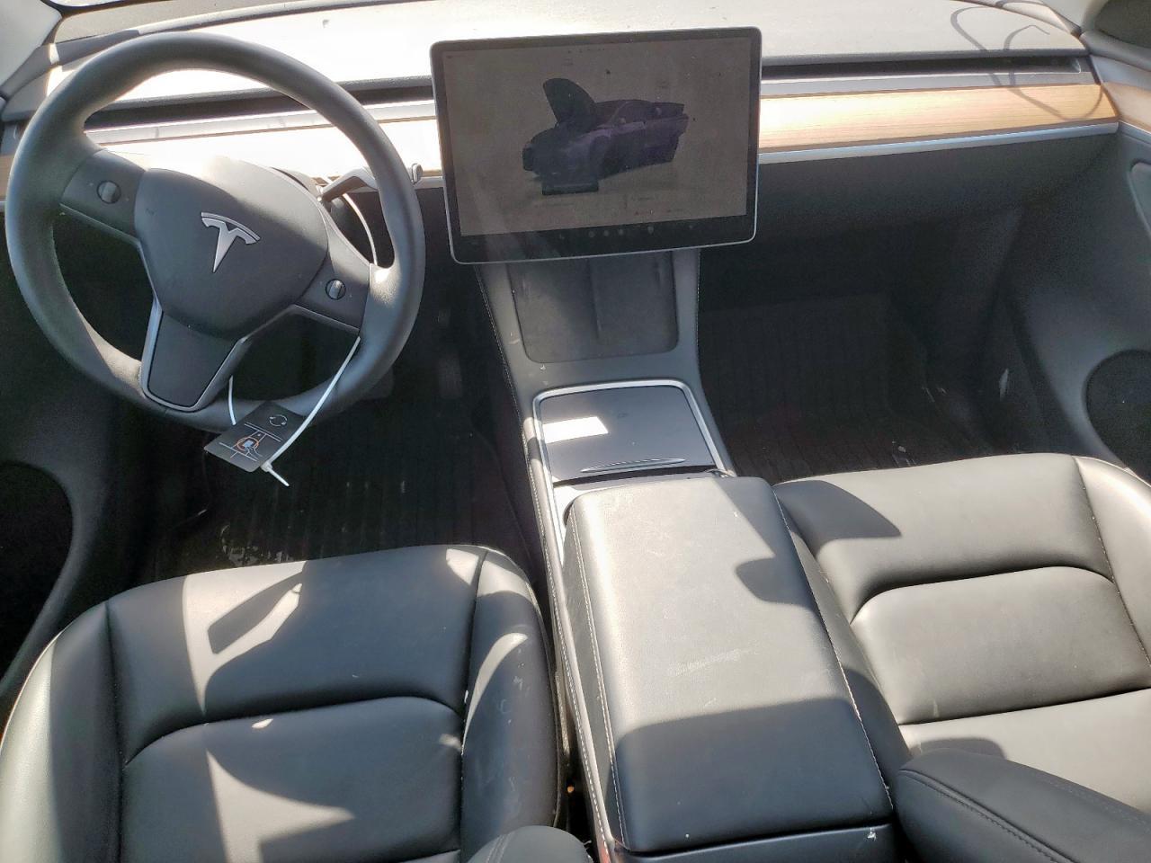 2025 TESLA MODEL Y