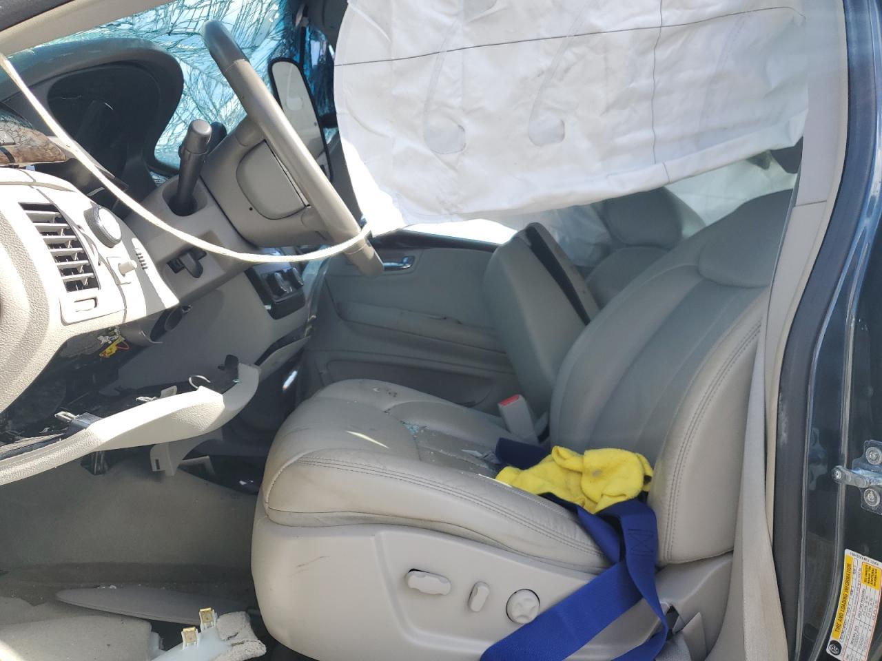 2011 CADILLAC DTS