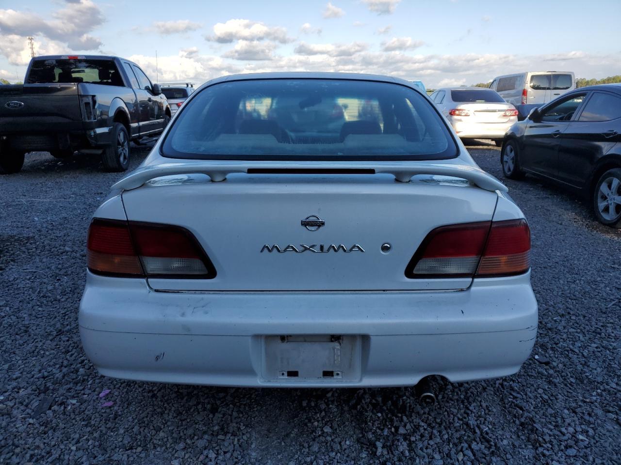 1997 NISSAN Maxima