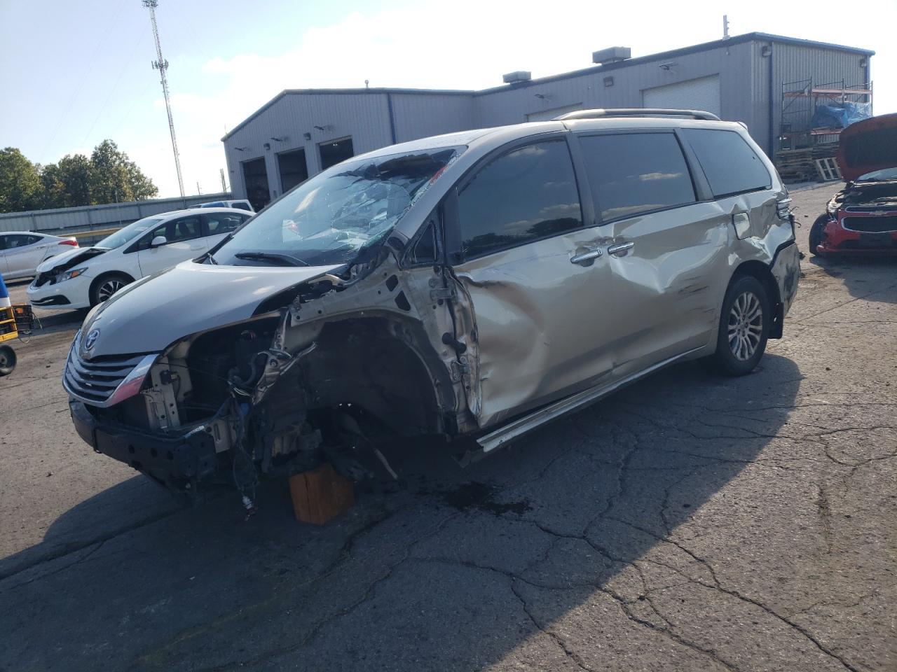 2015 TOYOTA SIENNA