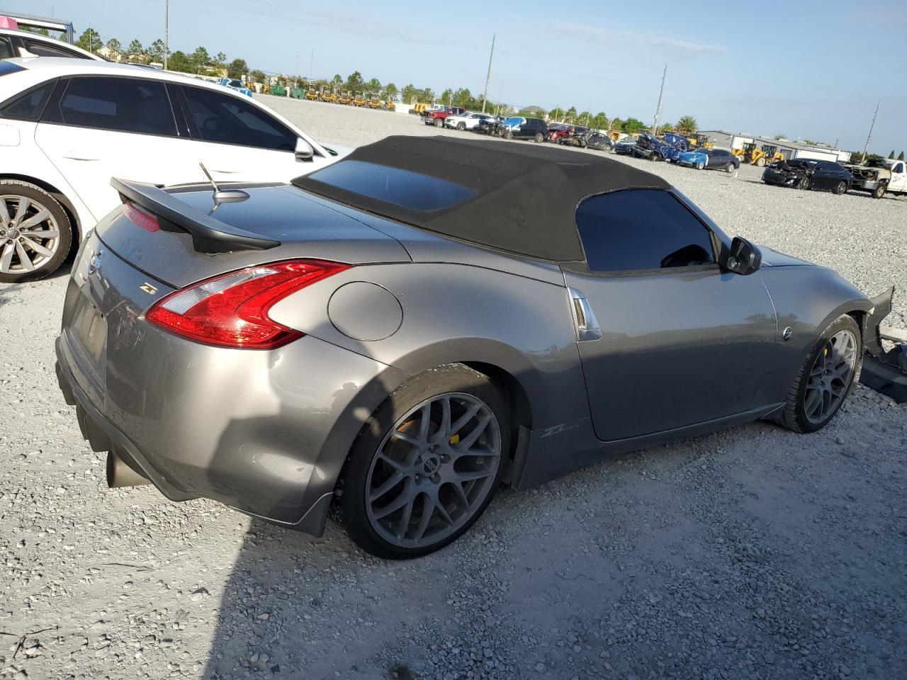 2010 NISSAN 370Z