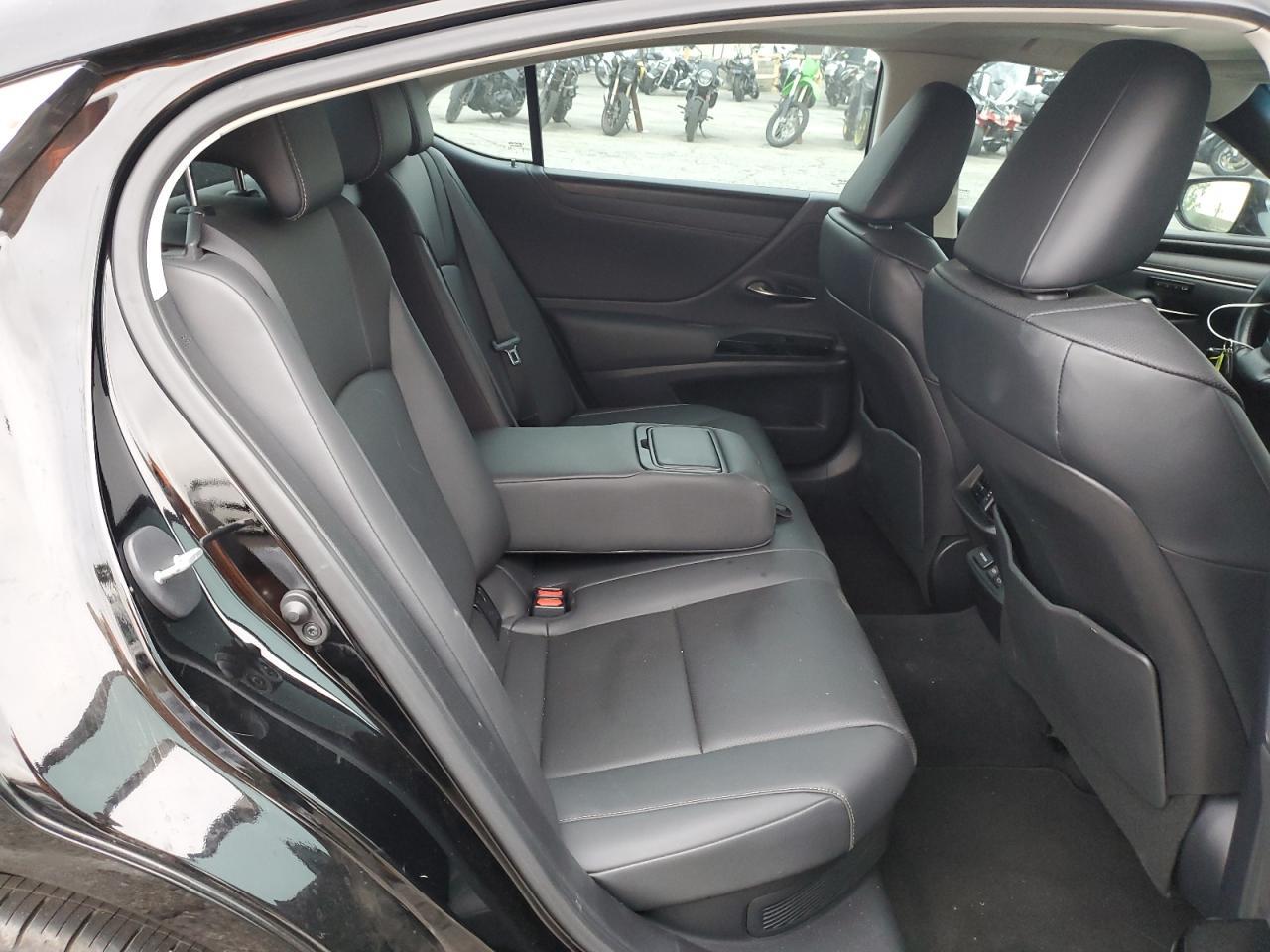2024 LEXUS Es