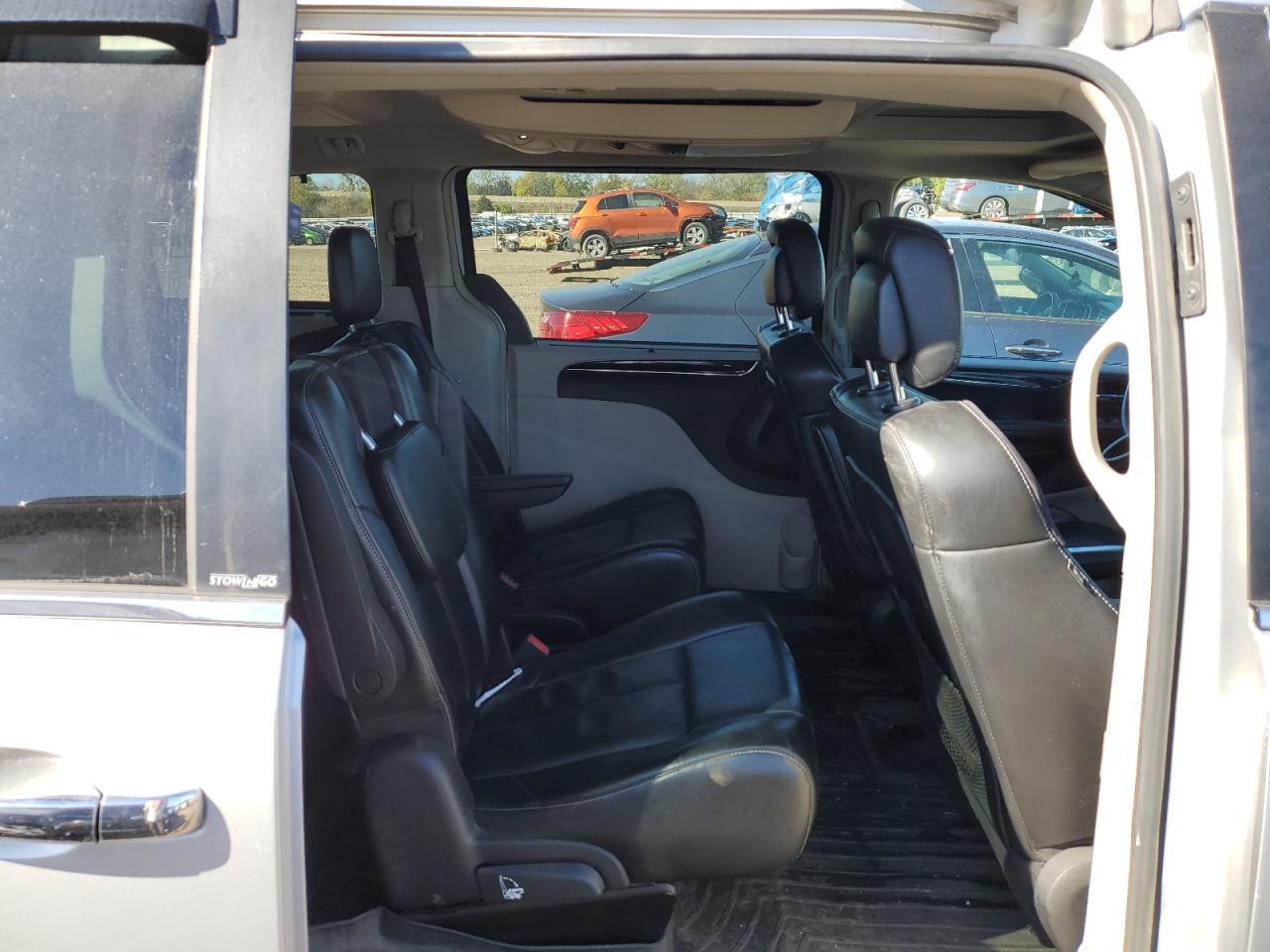 2012 CHRYSLER Town & Country