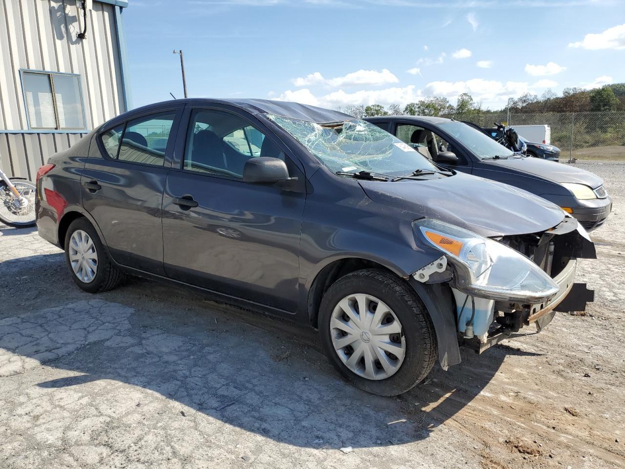 2015 NISSAN VERSA