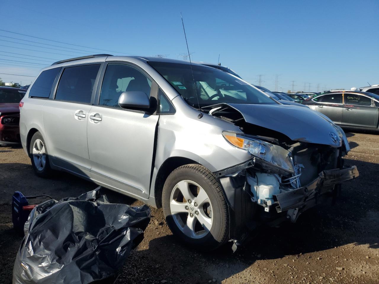 2011 TOYOTA SIENNA