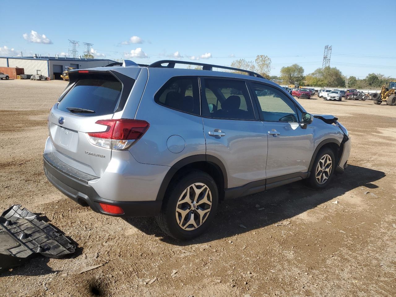 2022 SUBARU FORESTER