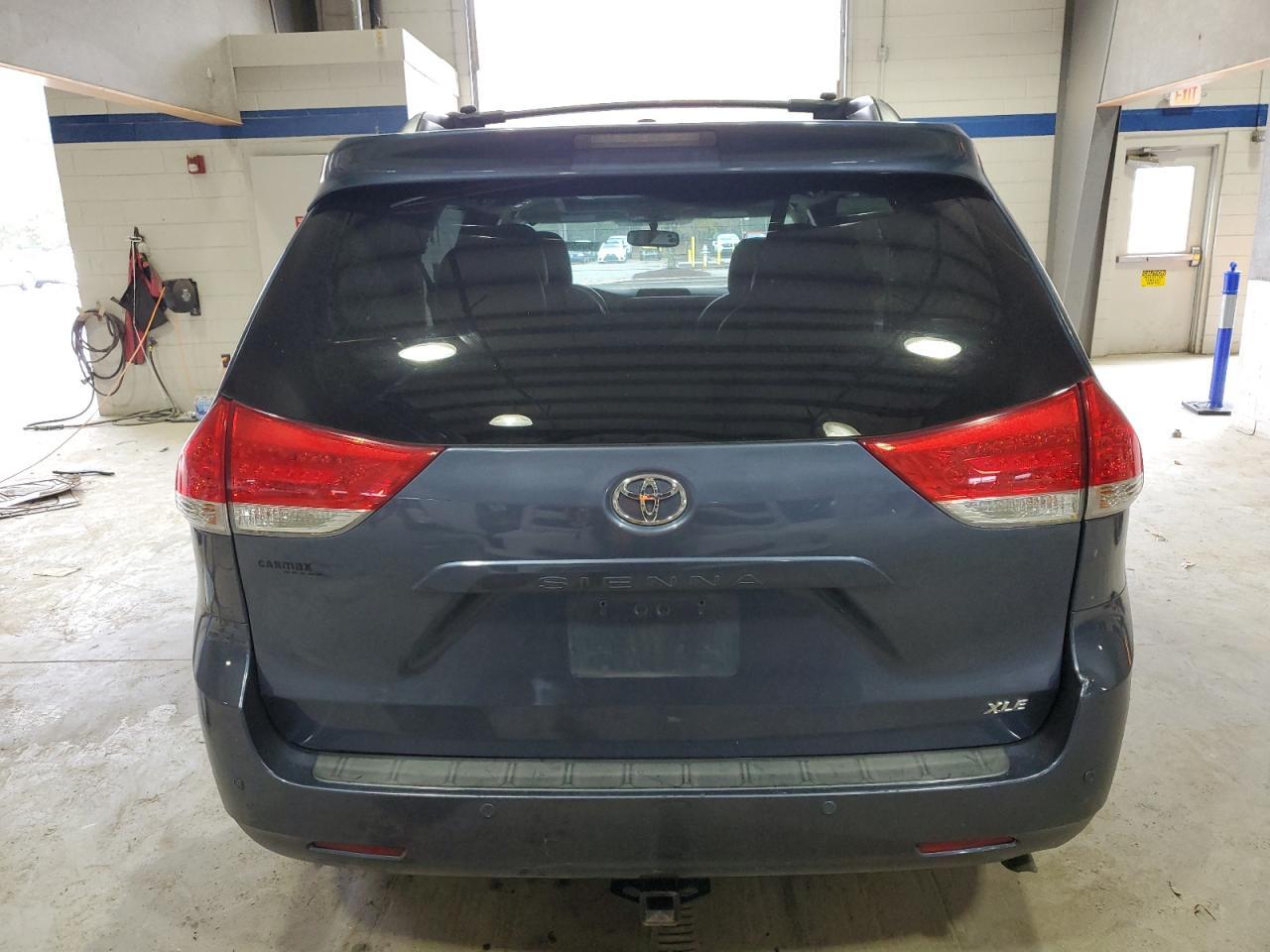 2013 TOYOTA SIENNA