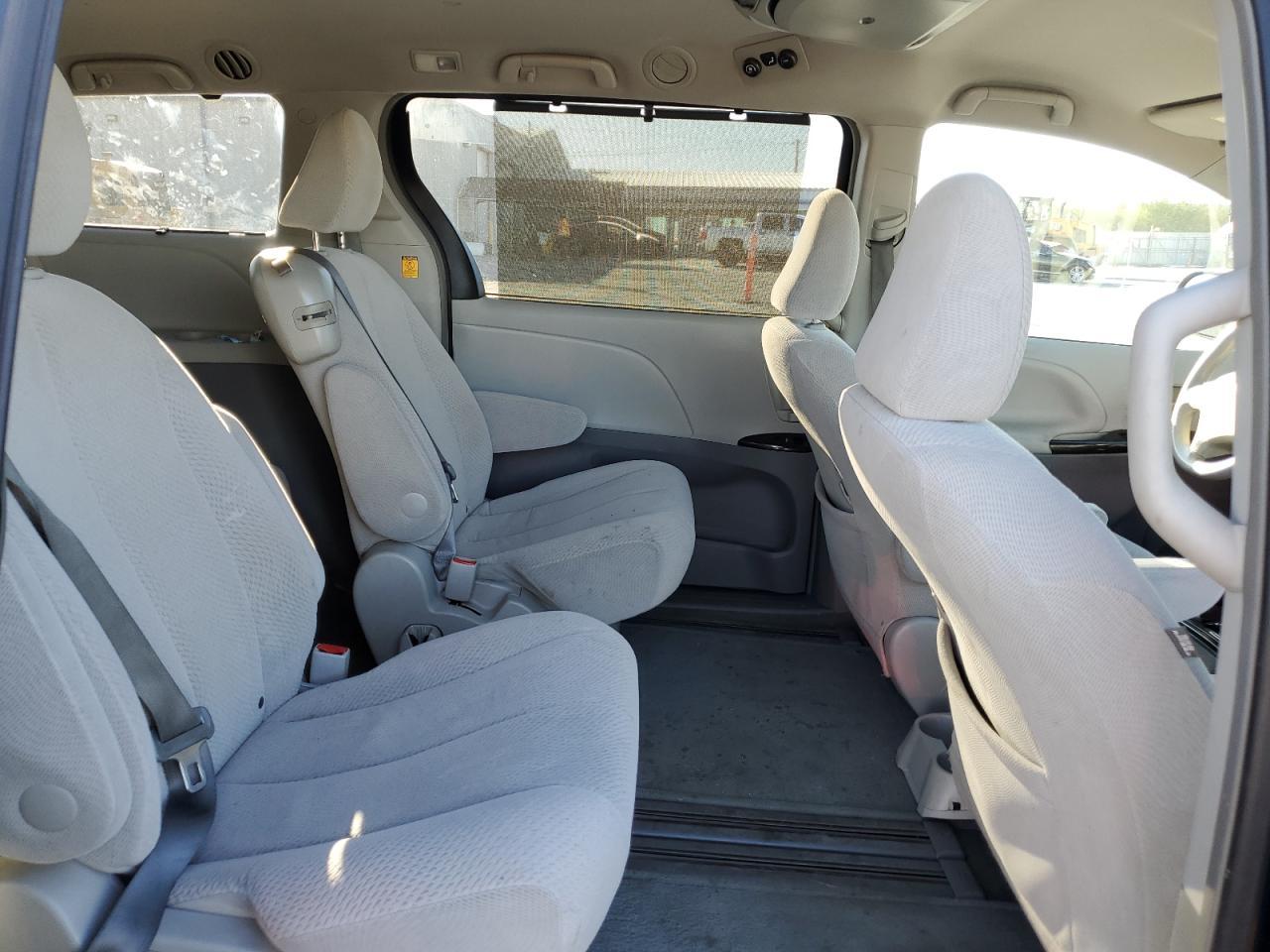 2012 TOYOTA SIENNA