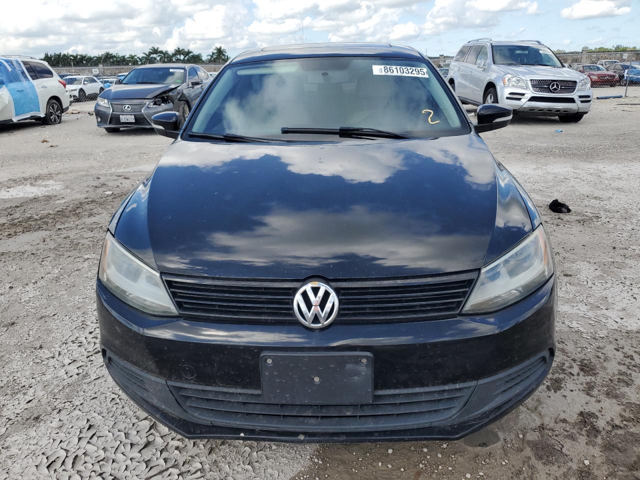 2011 VOLKSWAGEN JETTA