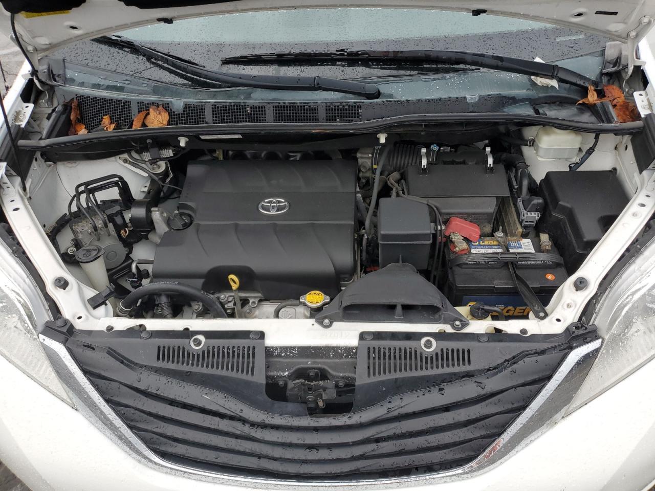 2013 TOYOTA SIENNA