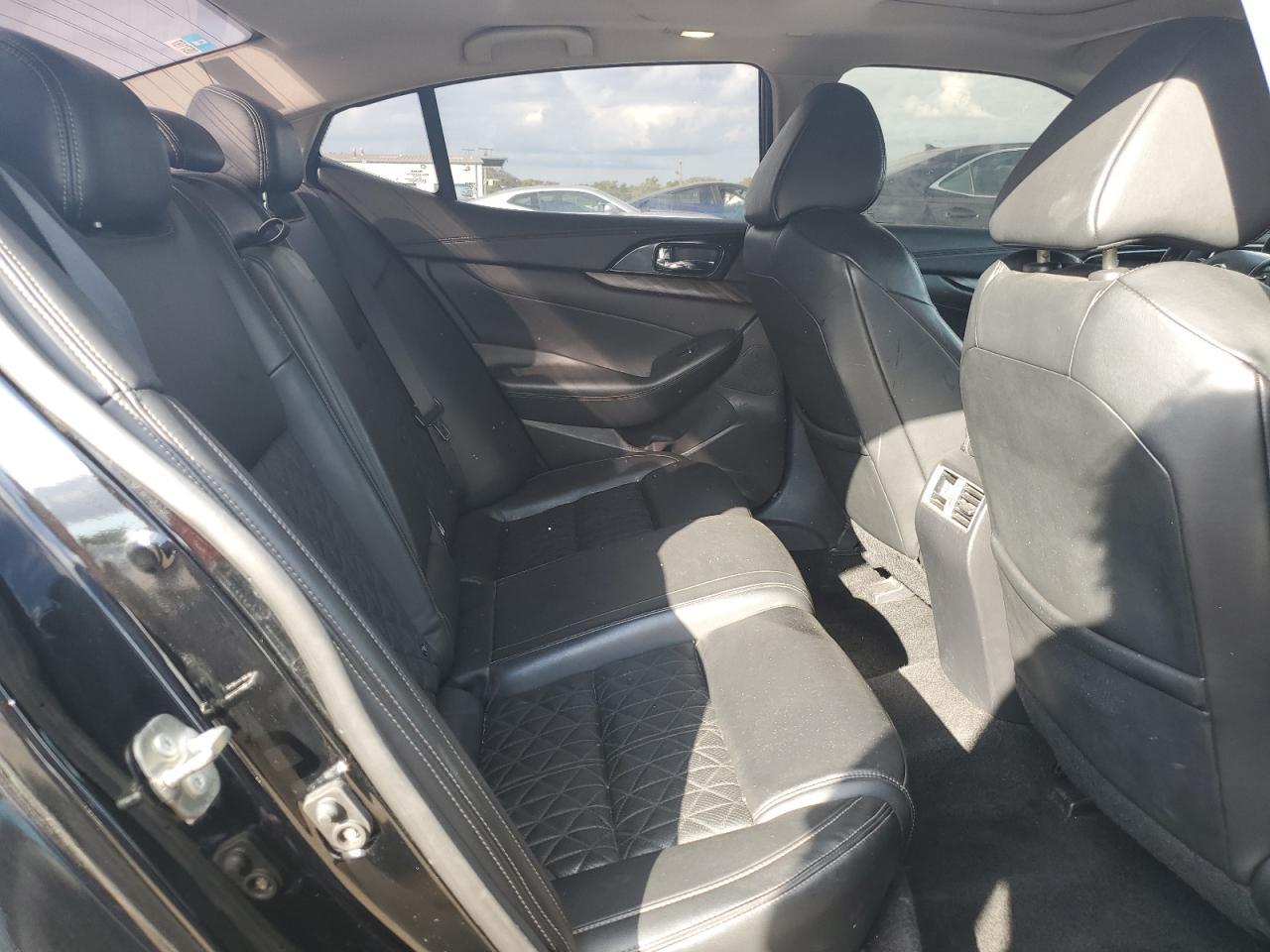 2017 NISSAN Maxima