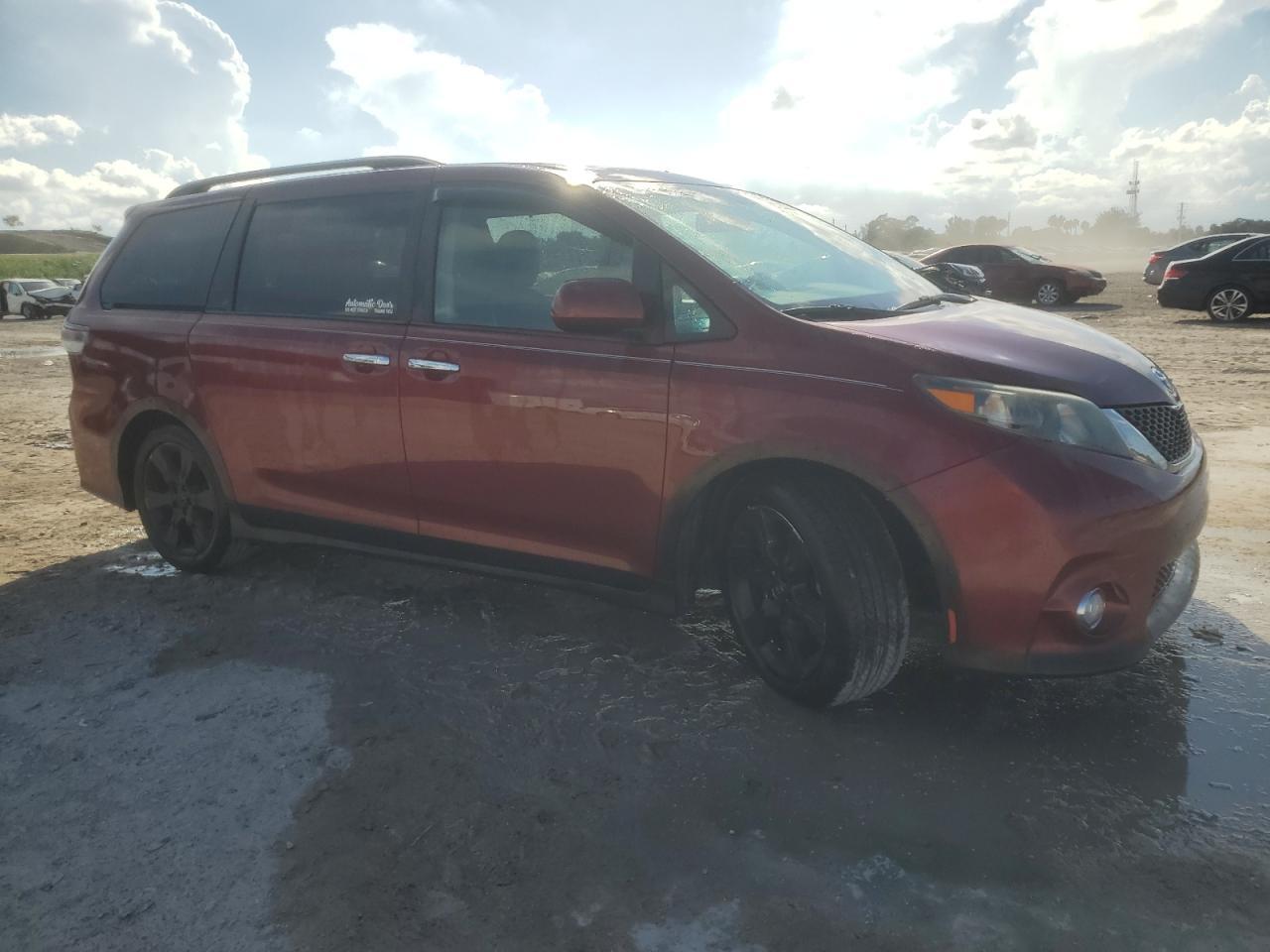 2014 TOYOTA SIENNA