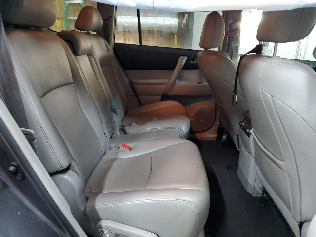 2012 TOYOTA HIGHLANDER