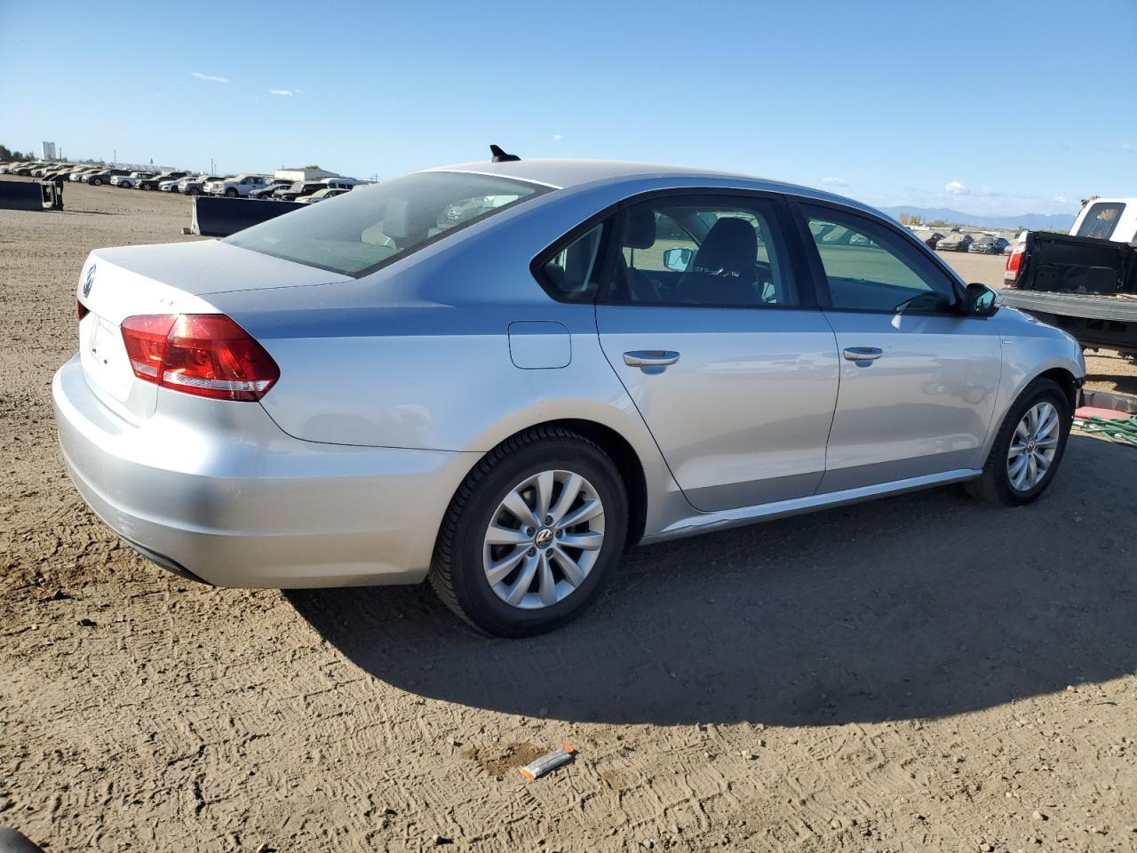 2014 VOLKSWAGEN Passat