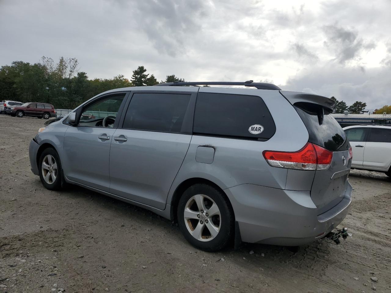 2011 TOYOTA SIENNA