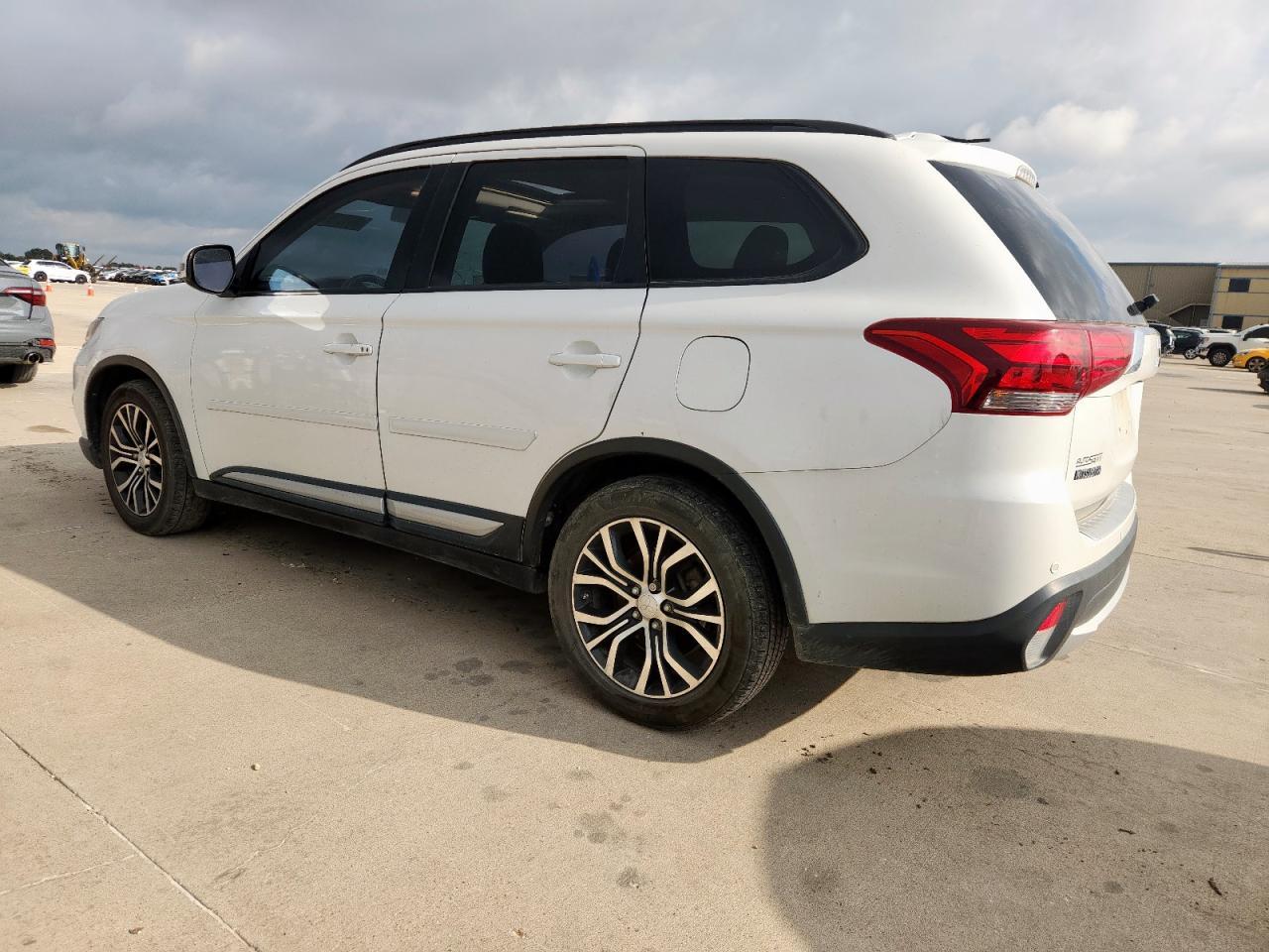 2016 MITSUBISHI outlander