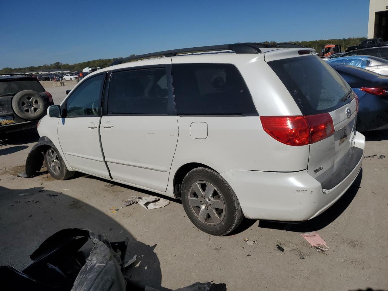 2009 TOYOTA SIENNA