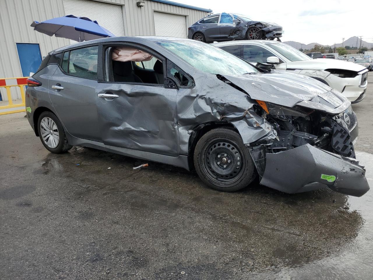 2023 NISSAN LEAF