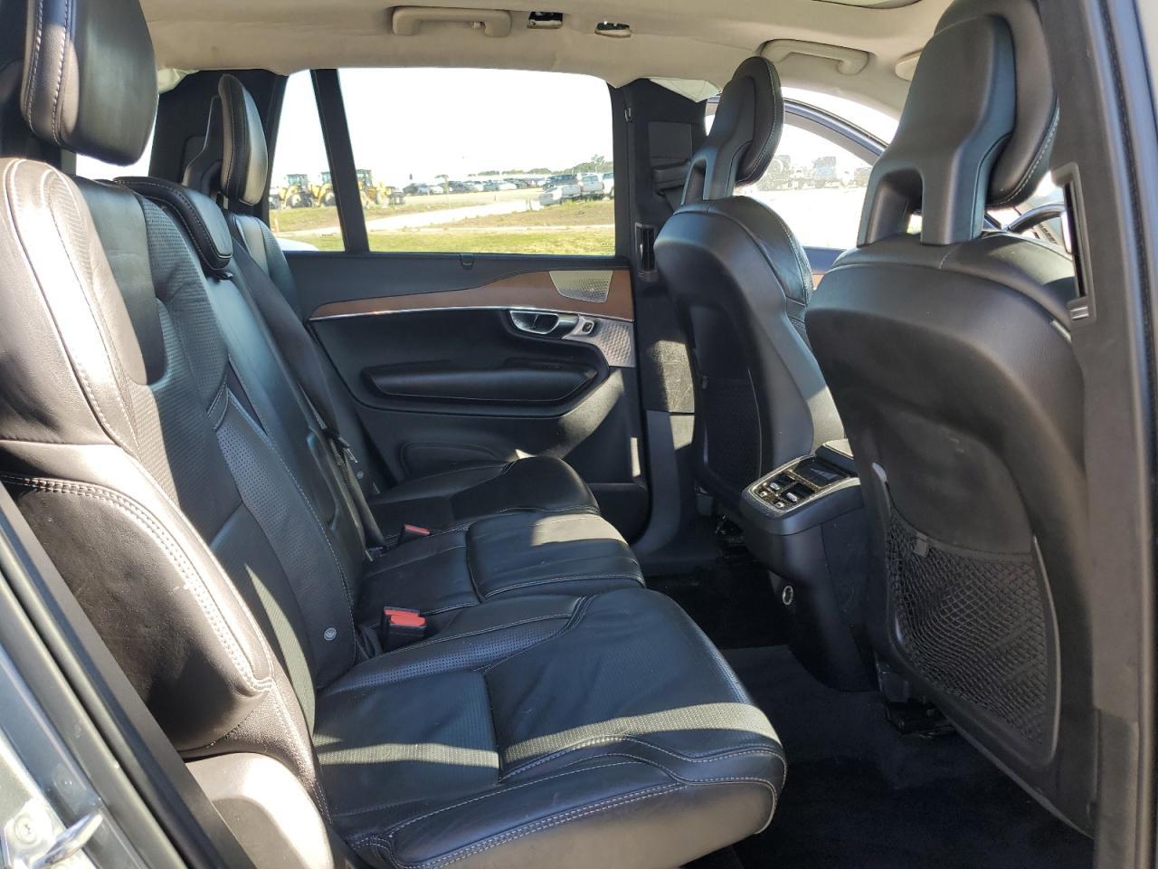 2017 VOLVO XC90