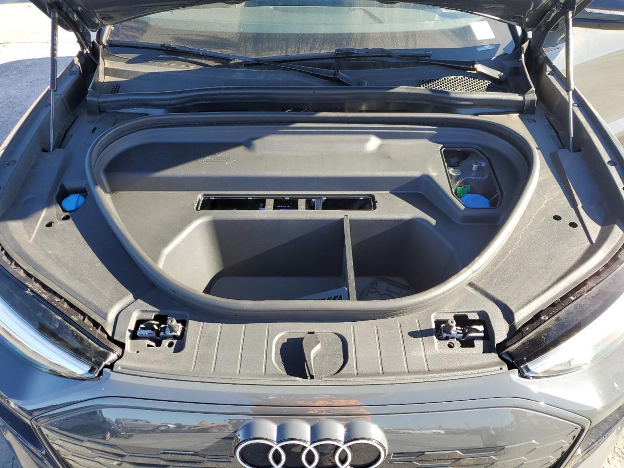 2025 AUDI Q6 e-tron