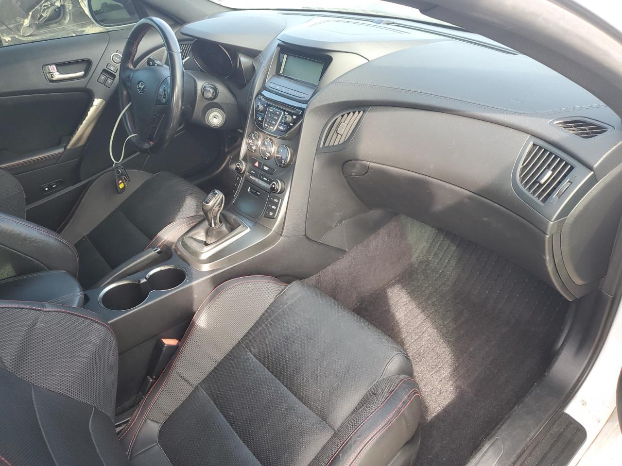 2014 HYUNDAI GENESIS