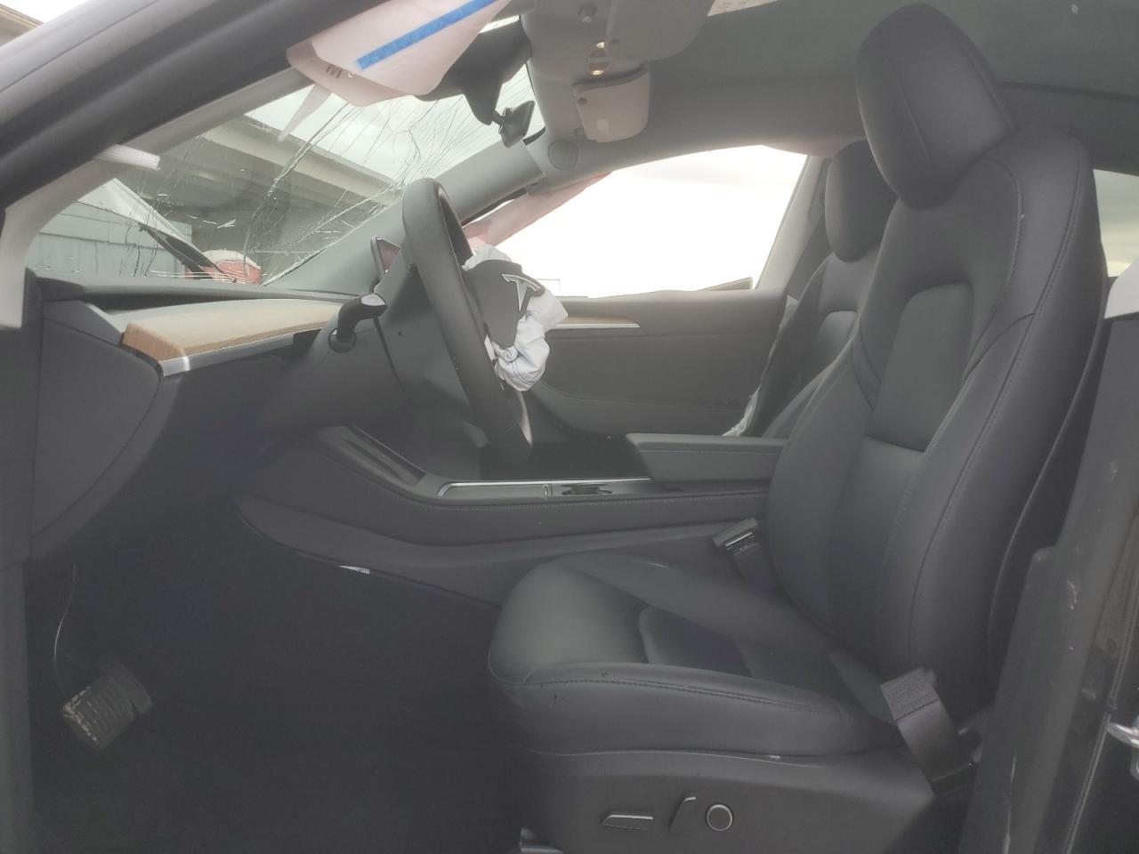 2025 TESLA MODEL Y
