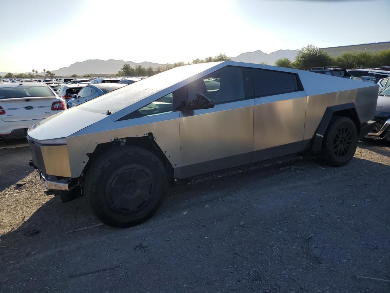 2024 TESLA Cybertruck