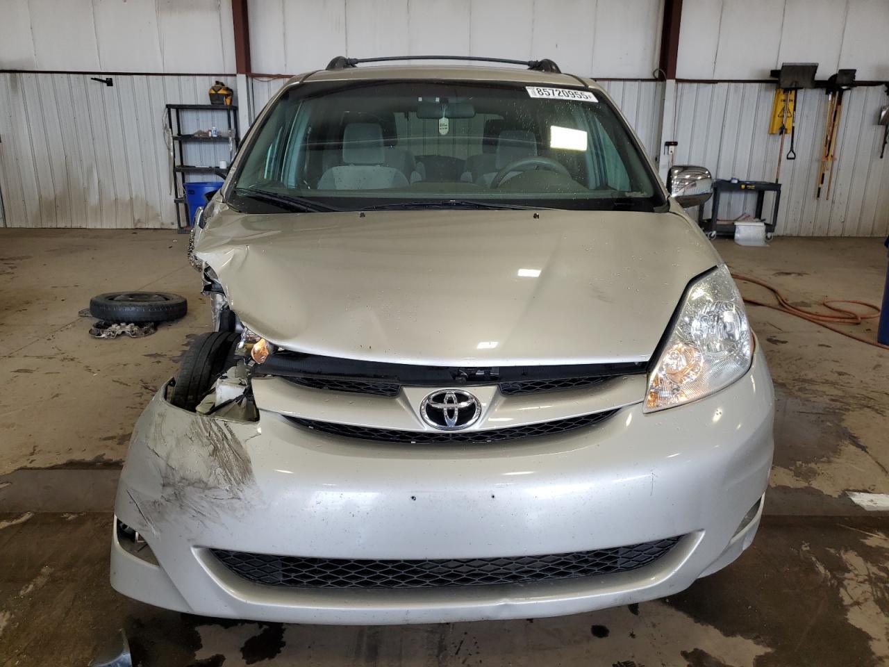 2010 TOYOTA SIENNA